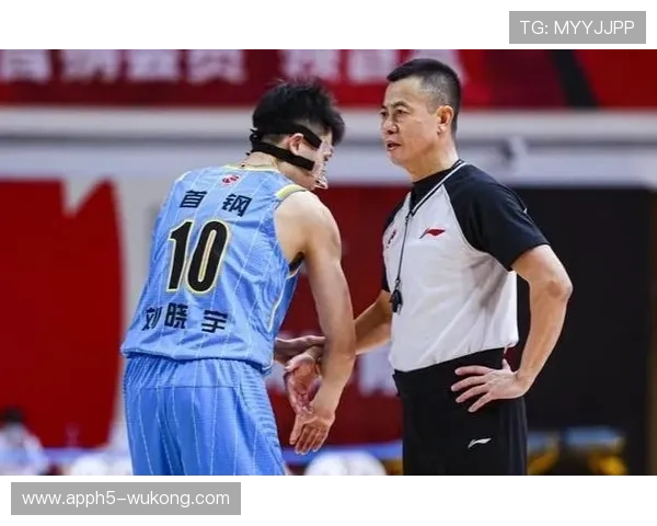 主裁判职责详解：比赛中哪些判罚必须由他独立完成？