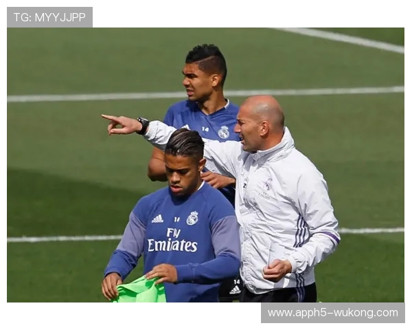 厄德高与福登：技术型中场核心的成长路径对比