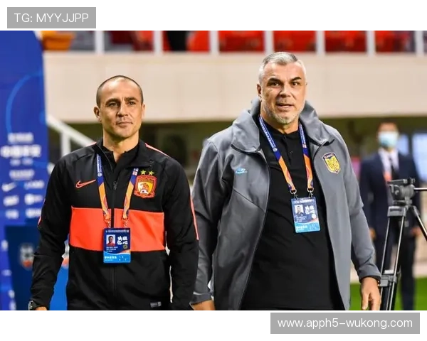 场外替补席冲突如何影响裁判判罚和红黄牌规则解读