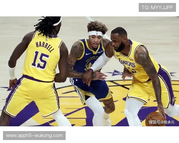 奥斯卡·罗伯特森关键时刻持球组织率领先队友，拉开进攻效率差距