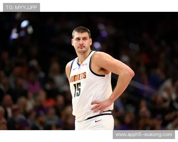 约基奇挡拆牵制防守拉开空间助掘金持续高效得分