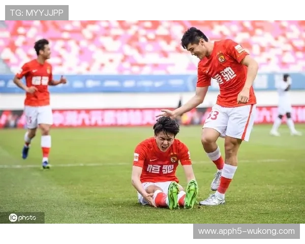 广州队坚持青春风暴足校小将扛起进攻大旗